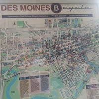รูปภาพถ่ายที่ Des Moines Bicycle Collective โดย Kino เมื่อ 10/21/2012