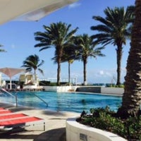 รูปภาพถ่ายที่ Hilton Fort Lauderdale Beach Resort โดย José Eduardo T. เมื่อ 9/18/2023