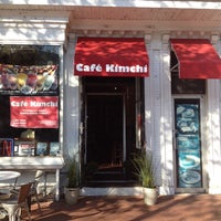 Foto tirada no(a) Cafe Kimchi por Kate W. em 10/25/2014