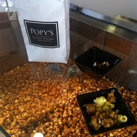 Das Foto wurde bei Popy&amp;#39;s Gourmet Popcorn von Daphnia N. am 3/29/2014 aufgenommen