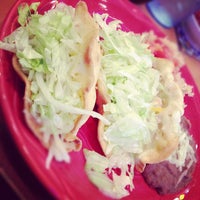 Снимок сделан в Maria&amp;#39;s Mexican Restaurant пользователем Quentin B. 9/28/2012