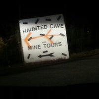 Снимок сделан в Lewisburg Haunted Cave пользователем Mark I. 10/26/2014