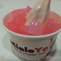 Das Foto wurde bei Mieleyo Premium Frozen Yogurt von Madeline N. am 11/16/2012 aufgenommen