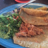 Foto scattata a El Chaparral Mexican Restaurant da Pam D. il 5/4/2016