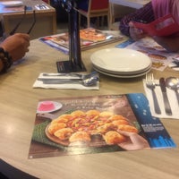 Photo taken at Pizza Hut by Farah S. on 5/25/2017