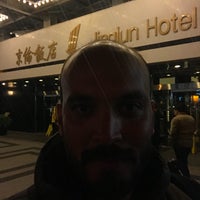 Photo taken at 京伦饭店 Jinglun Hotel by Ahmet B. on 11/19/2017