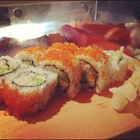 Foto tirada no(a) Sushi E por Alex Z. em 10/19/2012