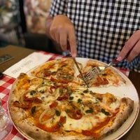 Foto diambil di Double Zero Pizzeria oleh Serko pada 8/21/2021