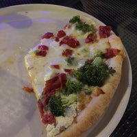 5/4/2017 tarihinde Rebekah Paige S.ziyaretçi tarafından The Pizza Grille'de çekilen fotoğraf