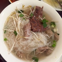 รูปภาพถ่ายที่ Pho Maxia Vietnamese Restaurant โดย Christopher A. เมื่อ 6/7/2016