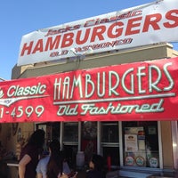 Foto tirada no(a) Jack&amp;#39;s Classic Hamburgers por Steve R. em 4/24/2014