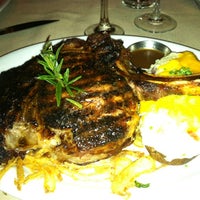 Das Foto wurde bei Holdren&amp;#39;s Steaks &amp;amp; Seafood von Milt Z. am 12/16/2012 aufgenommen