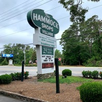 Das Foto wurde bei Hammock Shops Village von Phillip D. am 5/25/2020 aufgenommen