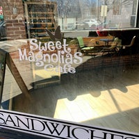 Foto tomada en Sweet Magnolia&amp;#39;s Cafe &amp;amp; Bakery  por Phillip D. el 2/23/2021