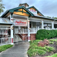 Foto tirada no(a) Applewood Farmhouse Restaurant &amp; Grill por Phillip D. em 9/25/2020