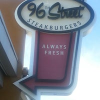 Foto tirada no(a) 96th Street Steakburgers por Blaine T. em 10/12/2013
