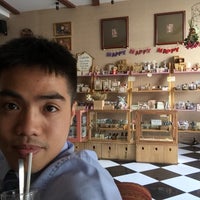 Photo taken at Cafe Me by Thai N. on 4/25/2015