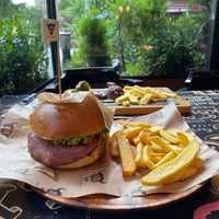 Foto scattata a Daily Dana Burger &amp;amp; Steak da Tansu il 7/15/2020