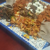 Снимок сделан в Enat Ethiopian Restaurant пользователем Imrana Z. 9/27/2017