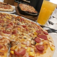 Photo taken at Pizza Hut by Eros ♓. on 8/8/2021