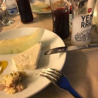 Das Foto wurde bei Sini Köşk Restaurant von Ali Ş. am 6/28/2019 aufgenommen