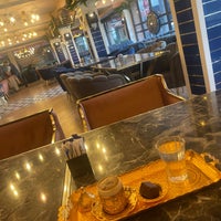 Photo taken at HÜRREM Shısha Lounge &amp;amp; Caffe by Özgür on 12/6/2023
