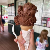 Photo taken at Green Acres Ice Cream by Gui S. on 7/6/2023