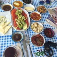 Foto tirada no(a) Morisi Kahvaltı &amp;amp; Girit Mutfağı por Serdar K. em 10/31/2015