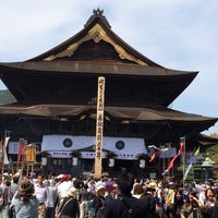 Photo taken at Zenkoji Temple by Mappochi on 5/1/2015