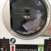 Photo taken at Wonder Wash Laundry by atsuo on 8/16/2015