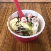 Photo taken at 16 Handles by Mia D. on 12/30/2018