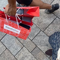 Foto scattata a Swatch Store Geneva da 𝐅 𝐍 𝐀 ✈︎ il 8/16/2022