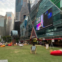 Photo taken at Raffles Place Open Space Park by Dz!^3t on 9/10/2022