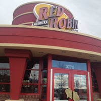 Photo taken at Red Robin Gourmet Burgers and Brews by Robert C. on 12/14/2012