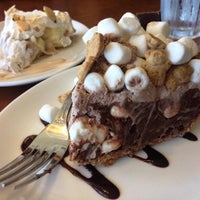 Photo taken at Shari&amp;#39;s Cafe and Pies by Gary B. on 7/5/2015