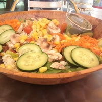 3/23/2013에 Tanya V.님이 California Monster Salads에서 찍은 사진