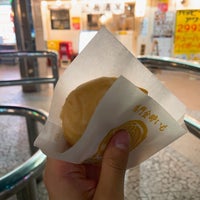 Photo taken at 鳴門鯛焼本舗 阪急三宮駅前店 by ひらけん on 7/29/2023