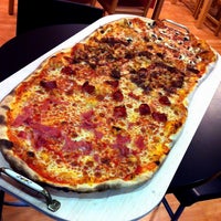 3/9/2015 tarihinde Tutto Pizzaziyaretçi tarafından Tutto Pizza'de çekilen fotoğraf