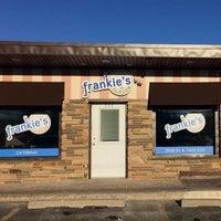 3/9/2015 tarihinde Frankie&amp;#39;s on Fairviewziyaretçi tarafından Frankie&amp;#39;s on Fairview'de çekilen fotoğraf