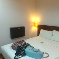 Das Foto wurde bei Tune Hotels.com - Waterfront Kuching von fatihah i. am 3/14/2015 aufgenommen