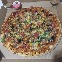 Photo taken at Domino&amp;#39;s Pizza by Müh. Okan Z. on 9/10/2017
