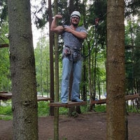 Das Foto wurde bei Веревочный парк «Tree To Tree» von Filipp A. am 8/19/2017 aufgenommen