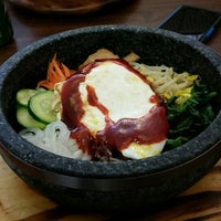 5/5/2016 tarihinde Pat F.ziyaretçi tarafından Dosirak Korean Lunch Box'de çekilen fotoğraf