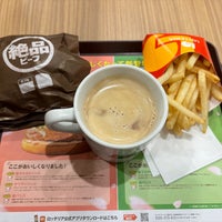 Photo taken at Lotteria by 封神龍 （. on 3/12/2024