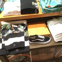 Vans - Countryside Mall - 27001 US 