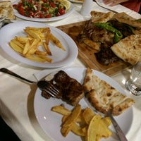 Foto scattata a Dombili Köfte Yemek Kebab da Koray I. il 6/24/2017