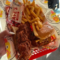 Photo taken at Dave’s Hot Chicken by Kat Y. on 10/21/2021