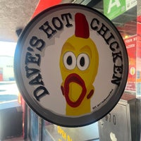 Foto scattata a Dave’s Hot Chicken da Kat Y. il 10/24/2023