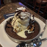 Photo taken at BJ&amp;#39;s Restaurant &amp;amp; Brewhouse by Kat Y. on 2/1/2022