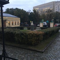 Photo taken at Пушкинский сквер у Елоховского собора by Анна Е. on 10/4/2017